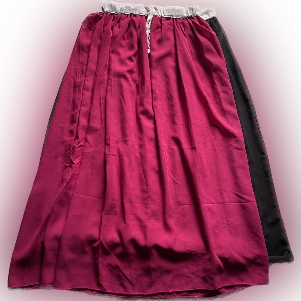 Set of 2 maxi skirts, in reddish-maroon & black. Cotton trim, polyester. S-M